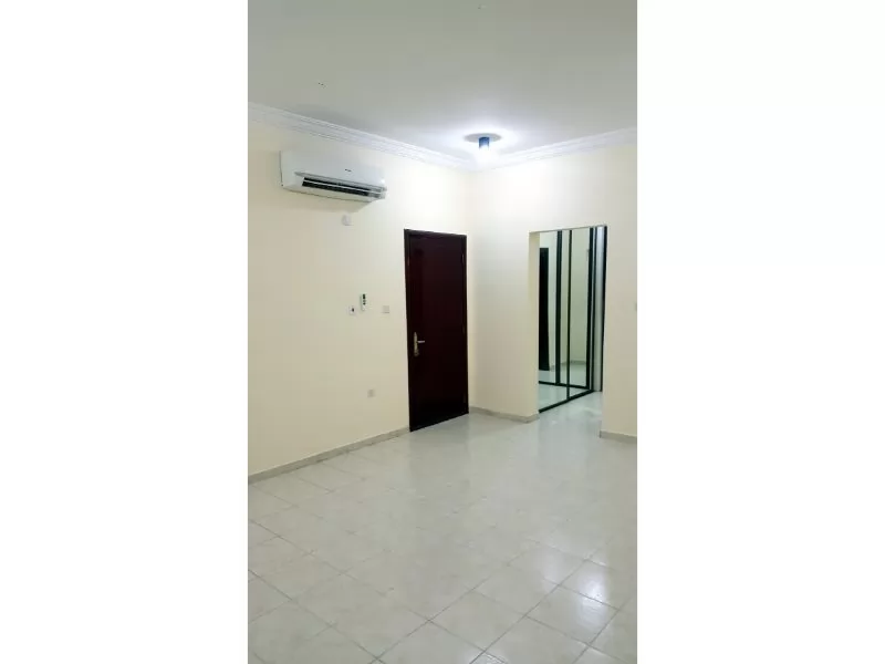 Жилой Готовая недвижимость 5 спален Н/Ф Вилла в комплексе  в аренду в Доха #15233 - 1  image 